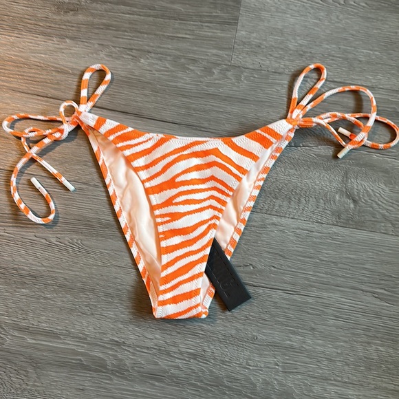 Vinca zebra pop string swimsuit set. - Picture 11 of 15